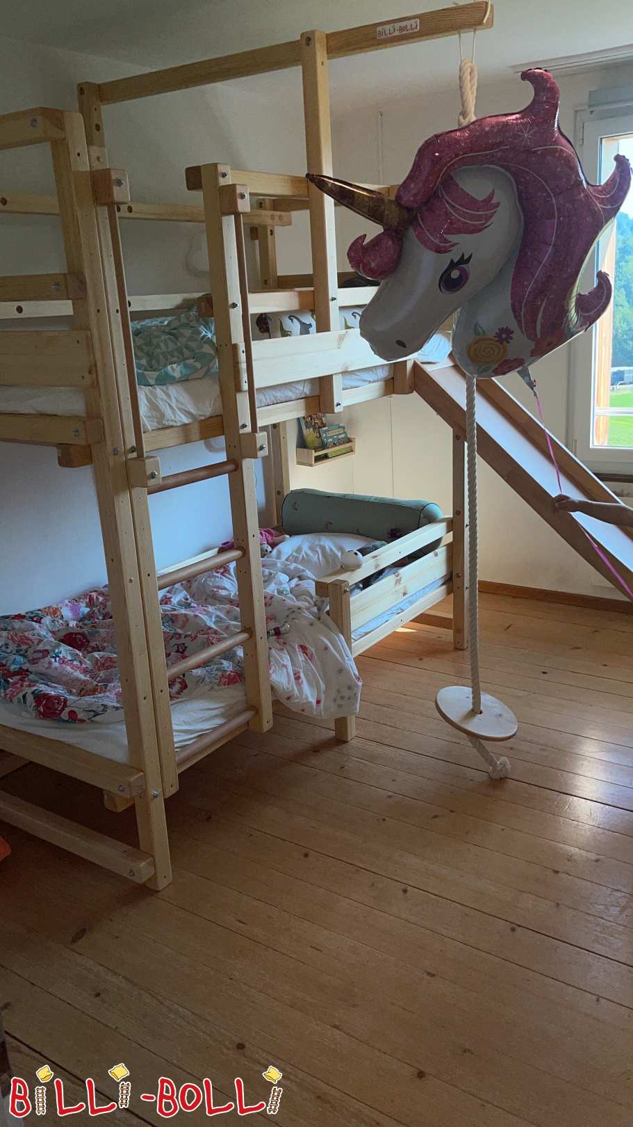 Stapelbed met schuif en schommelplaat (Categorie: Stapelbed gebruikt)