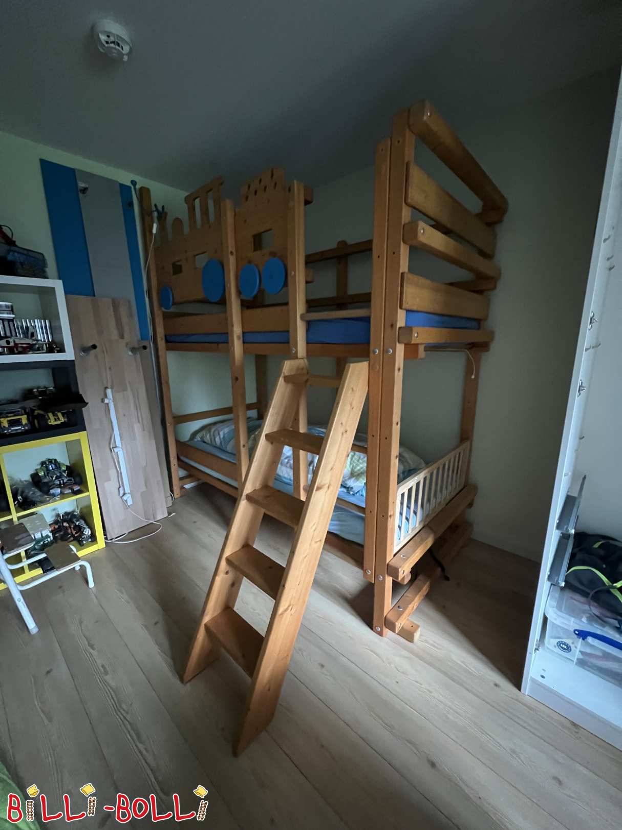 Emeletes ágy kiegészítőkkel az önfelvételhez utasítások nélkül (Kategória: Emeletes ágy melletti eltolás használt)