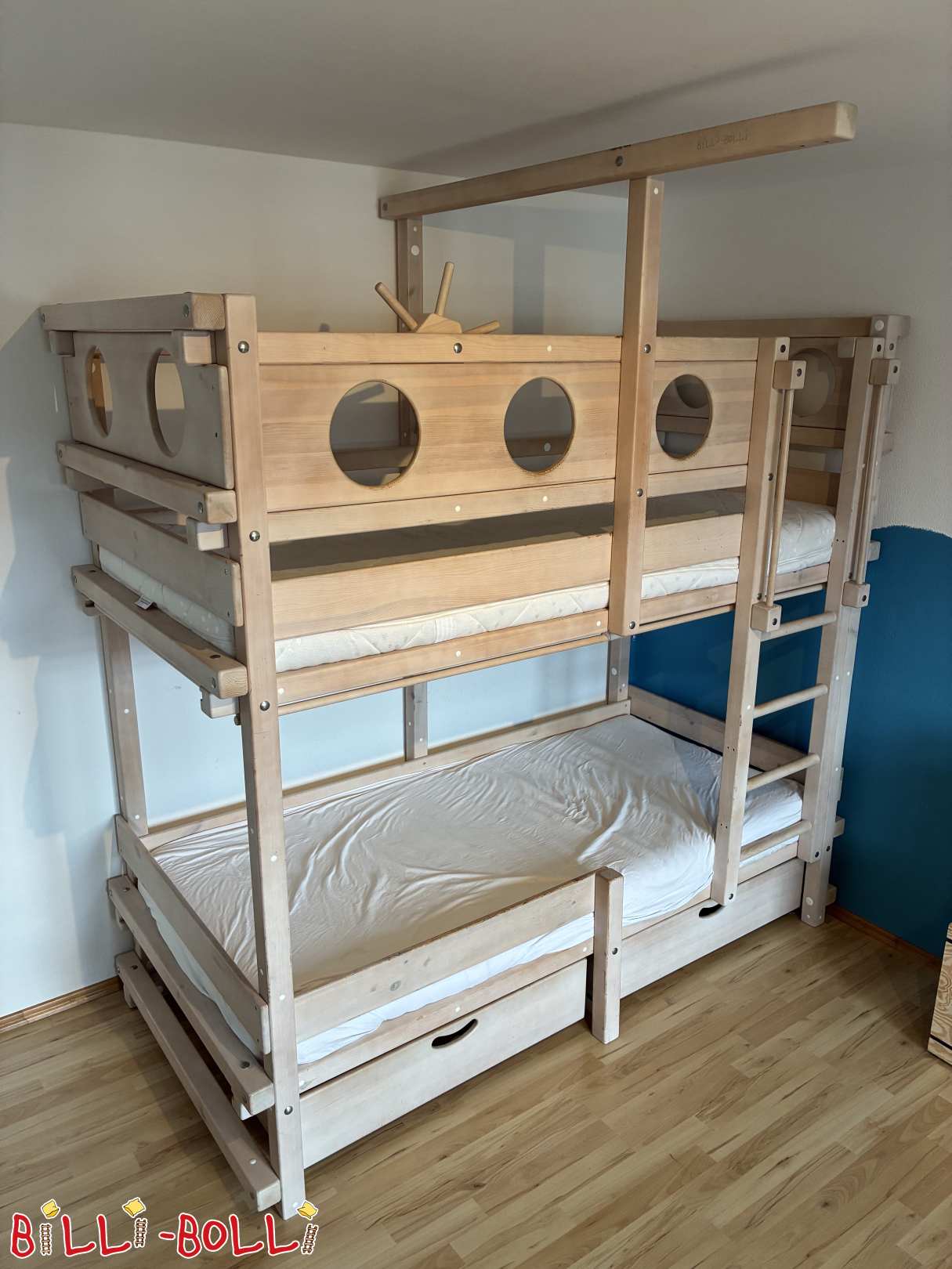 Våningssäng (piratskepp) 90x200cm i furu, vitlackerad (Kategori: Våningssäng begagnad)