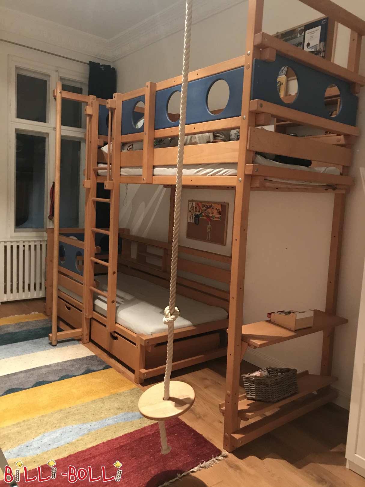 Korrusvoodi, küljelt nihutatav, õlitatud pöögist, valmistatud Berliinis, paljude lisadega (Kategooria: Põrandavoodi - külgsuunaline nihkega kasutatud)