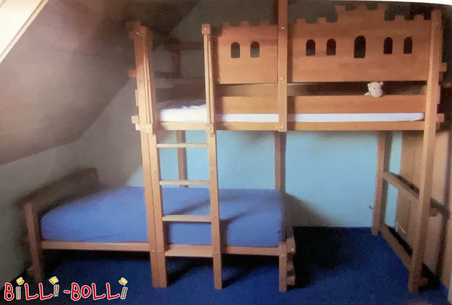 Bunk bed laterally offset in beech with knight's castle look in Rodgau (Category: second hand bunk bed)
