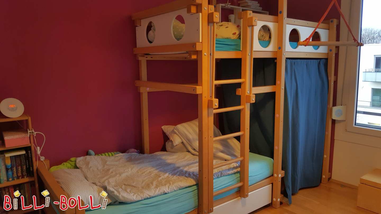 Bunk bed-laterally offset in beech (Category: second hand bunk bed)