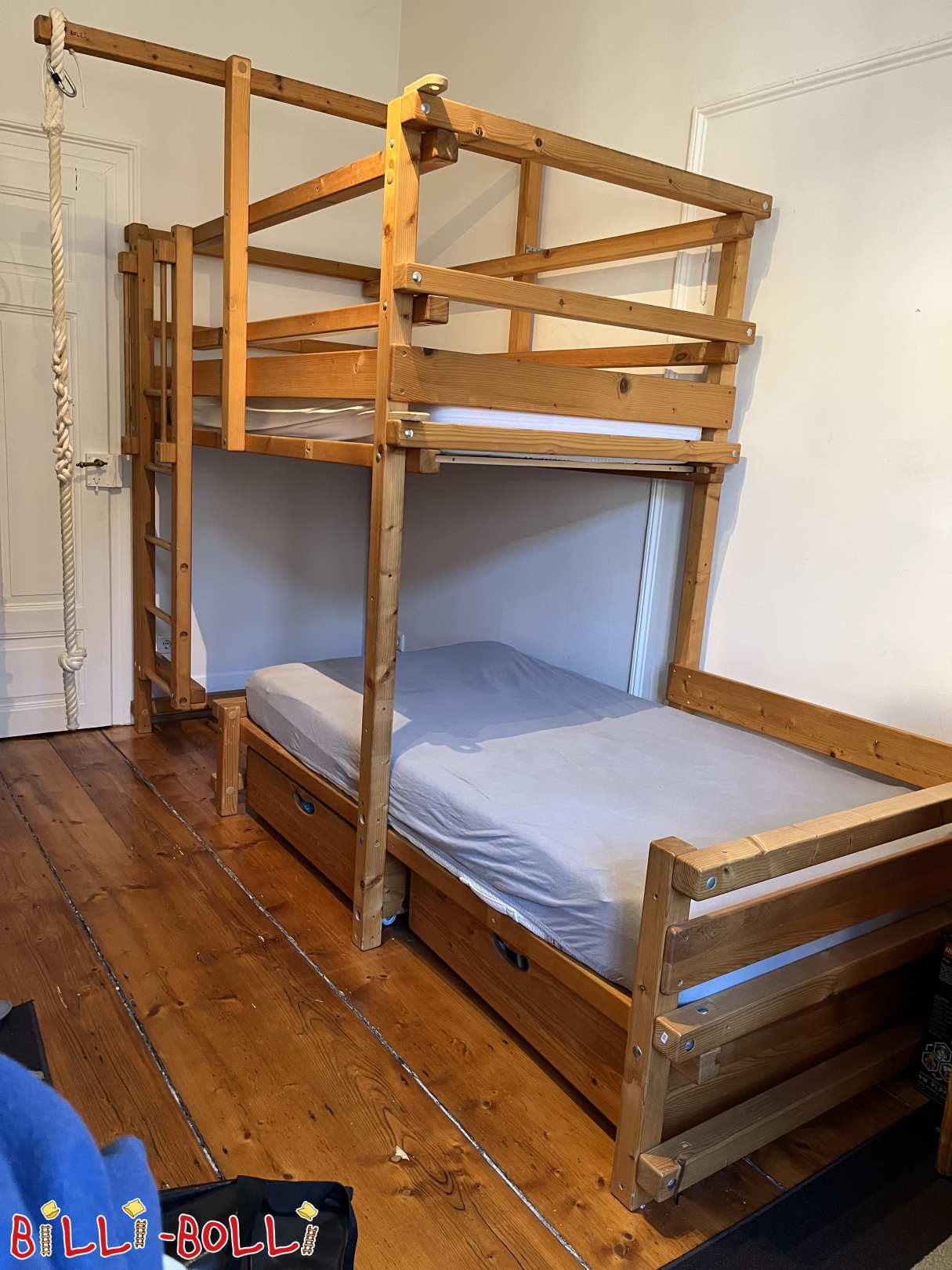 Bunk bed offset to the side, can be assembled in different ways (Category: Bunk Bed pre-owned)