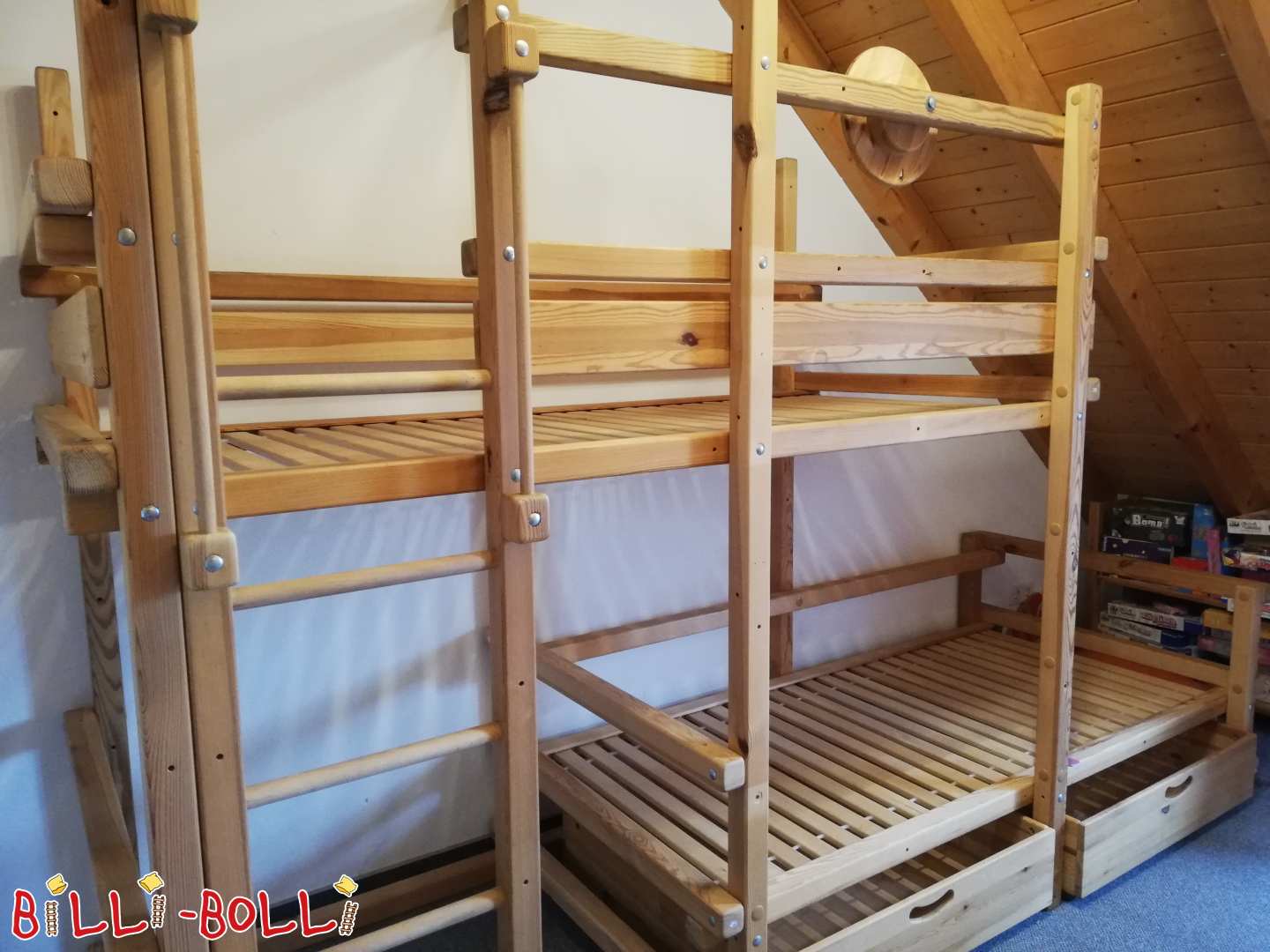 Leaba bunc curtha ar an taobh le luascadh i Haibach (Category: Leaba bunk fhritháireamh go dtí an taobh a úsáidtear)