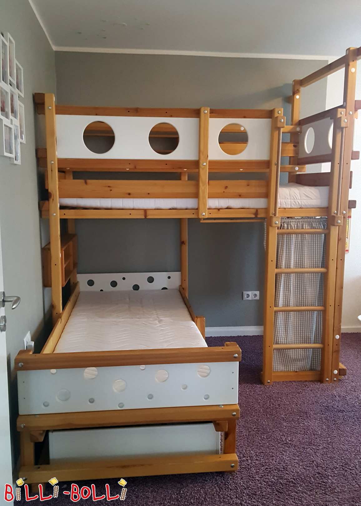 Borov krevet na kat iznad ugla s bijelim tematskim daskama (Kategorija: Korišteni krevet na kat)