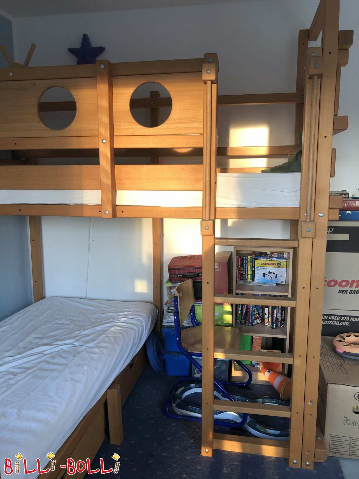 Dviaukštė lova virš kampo buke (Kategorija: Naudojama dviaukštė lova)