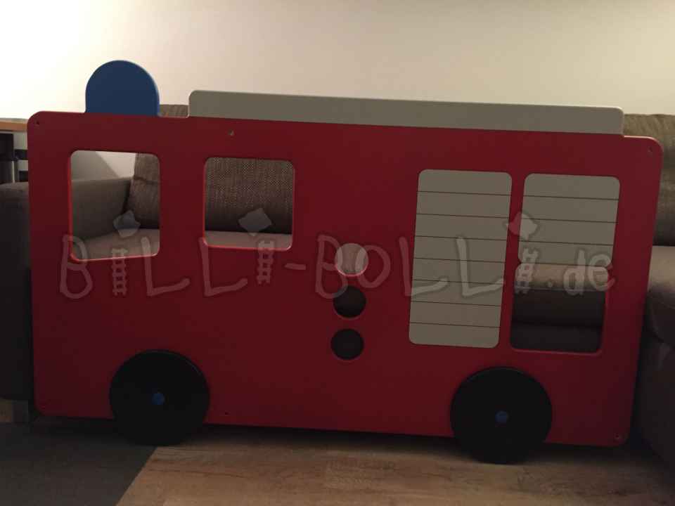 Paloauto, väriltään maalattu pyökki (Luokka: Käytetyt lasten huonekalut)