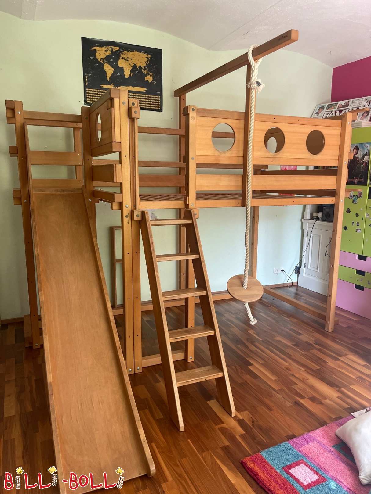 Kaydırak ve salıncak dahil masif kayından yapılmış büyük çatı katı yatak (Kategori: Çocukla birlikte büyüyen yüksek yatak kullanılmış)