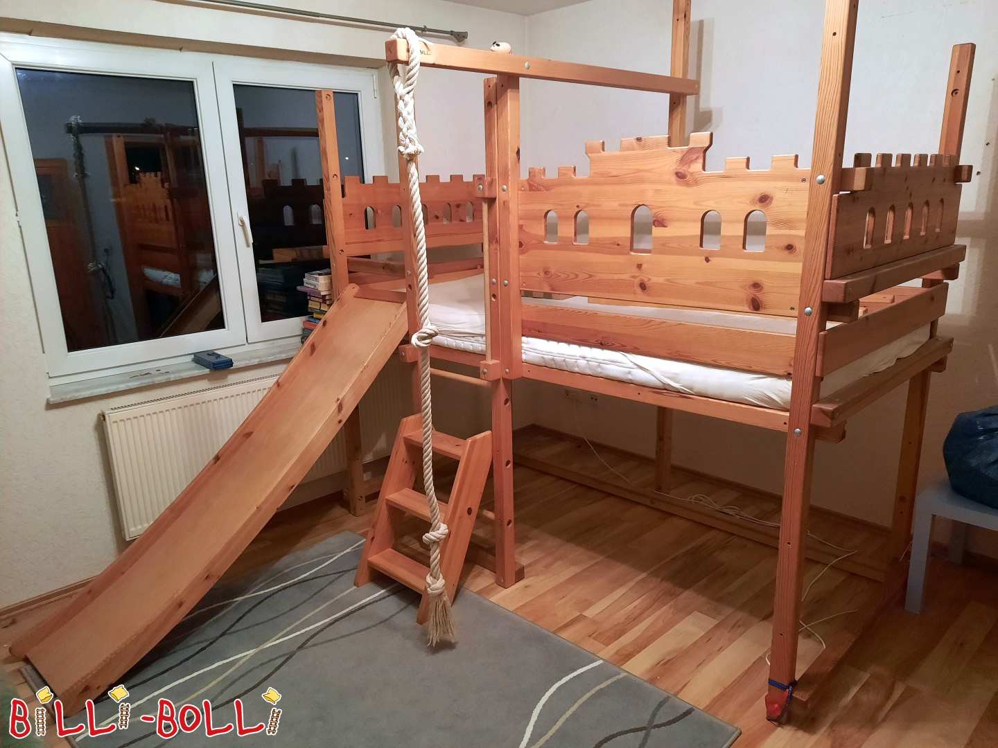 Didelė riterio palėpės lova (100x220) pagaminta iš pušies su čiuožykla Altendiez (Kategorija: Vaikiškos lovos ir lovos su gultais, skirtos vaikams ir paaugliams: Naudojama palėpės lova)