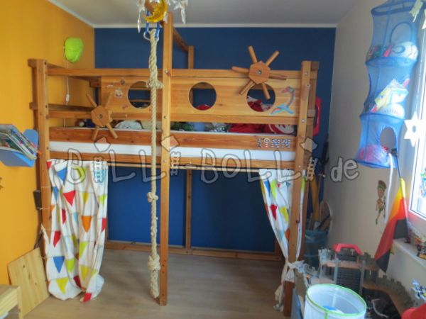 GULLIBO rośnie (piraci) - łóżko na poddaszu (Kategoria: Używane łóżko na poddaszu)