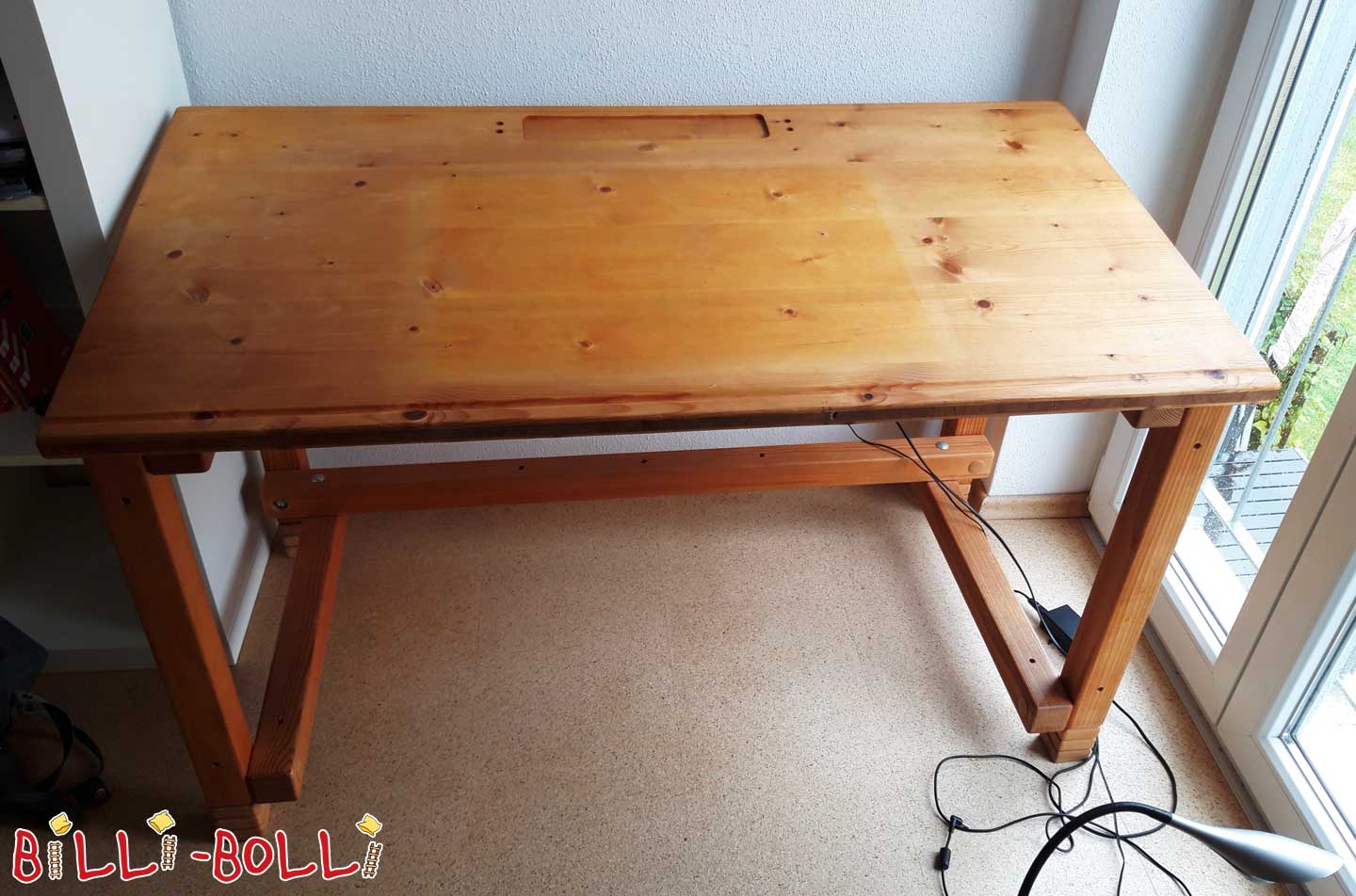 Well-preserved BILLI-BOLLI solid wood desk spruce oiled (Category: second hand kids’ furniture)