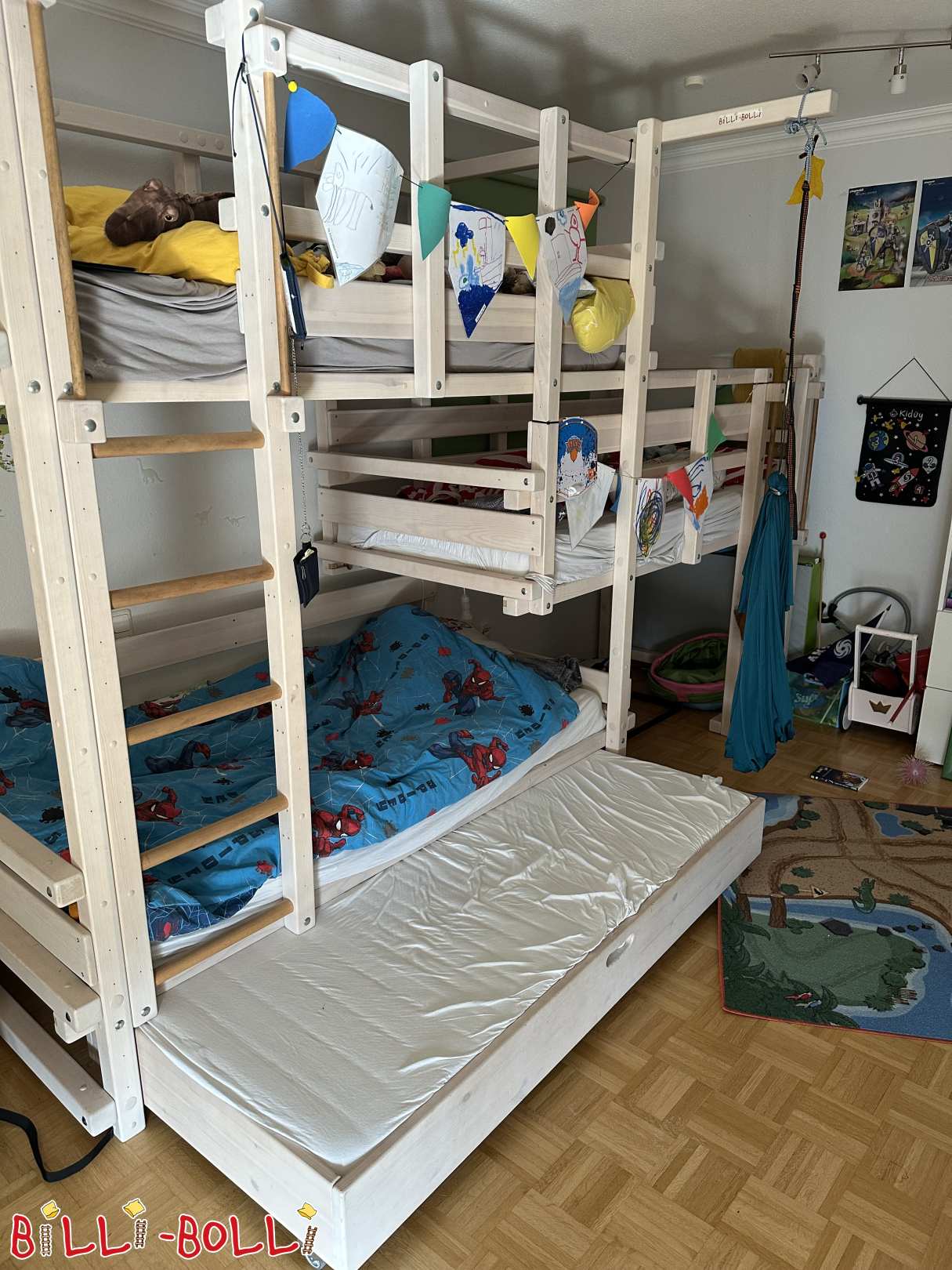 Zachovalá trojlůžková palanda z roku 2019 s lůžkovým lůžkem (Kategorie: Třípatrové palandy používané)