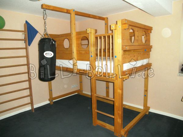 Łóżko o połowie wysokości (Kategoria: Używane łóżko na poddaszu)