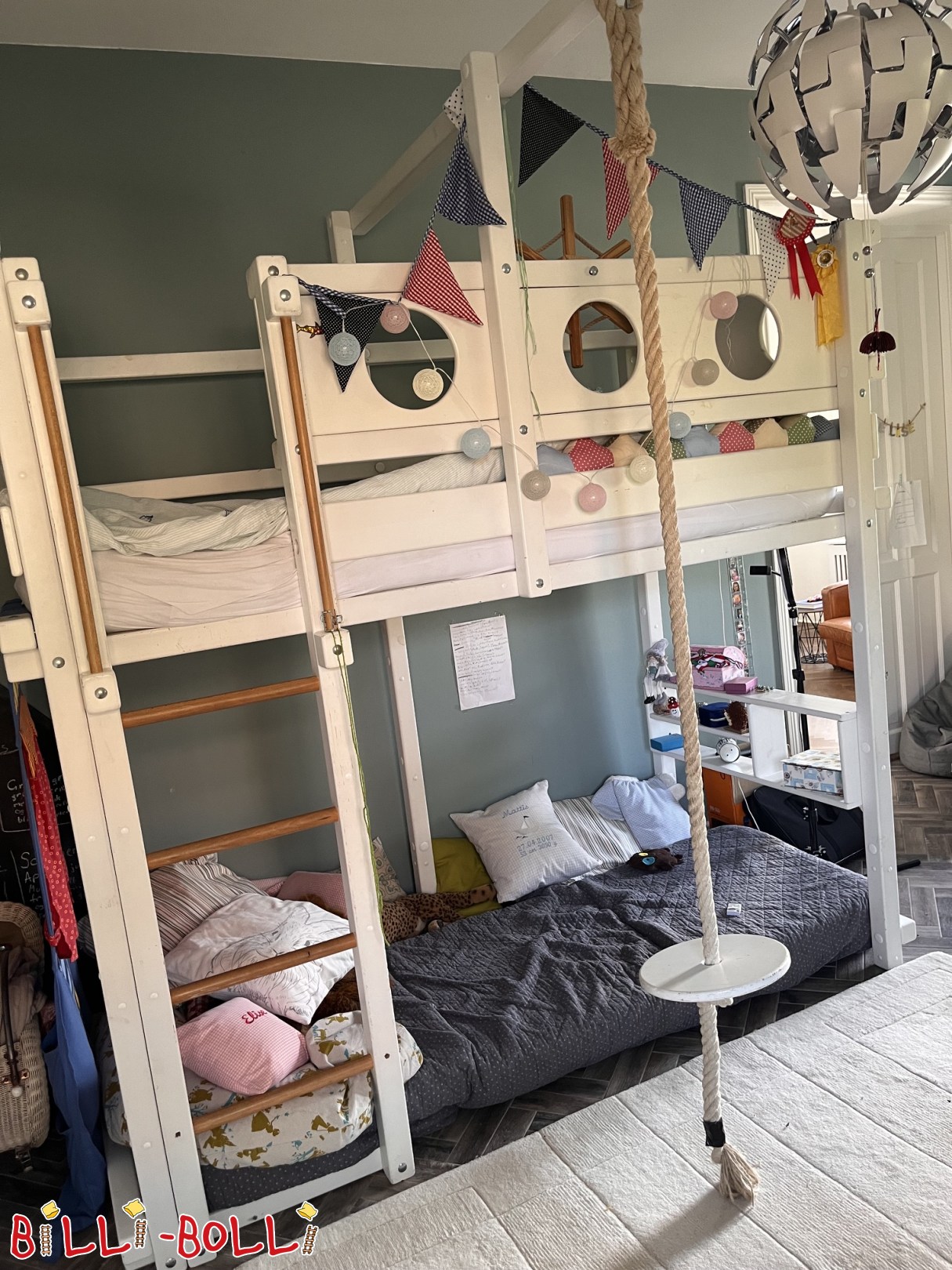 Anuncio 5764: Cama alta / litera con decoración de piratas — pino blanco, amplia gama de accesorios Cama alta / litera con decoración de piratas — pino blanco, amplia gama de accesorios (Categoría: Cama alta ajustable a la edad de segunda mano)