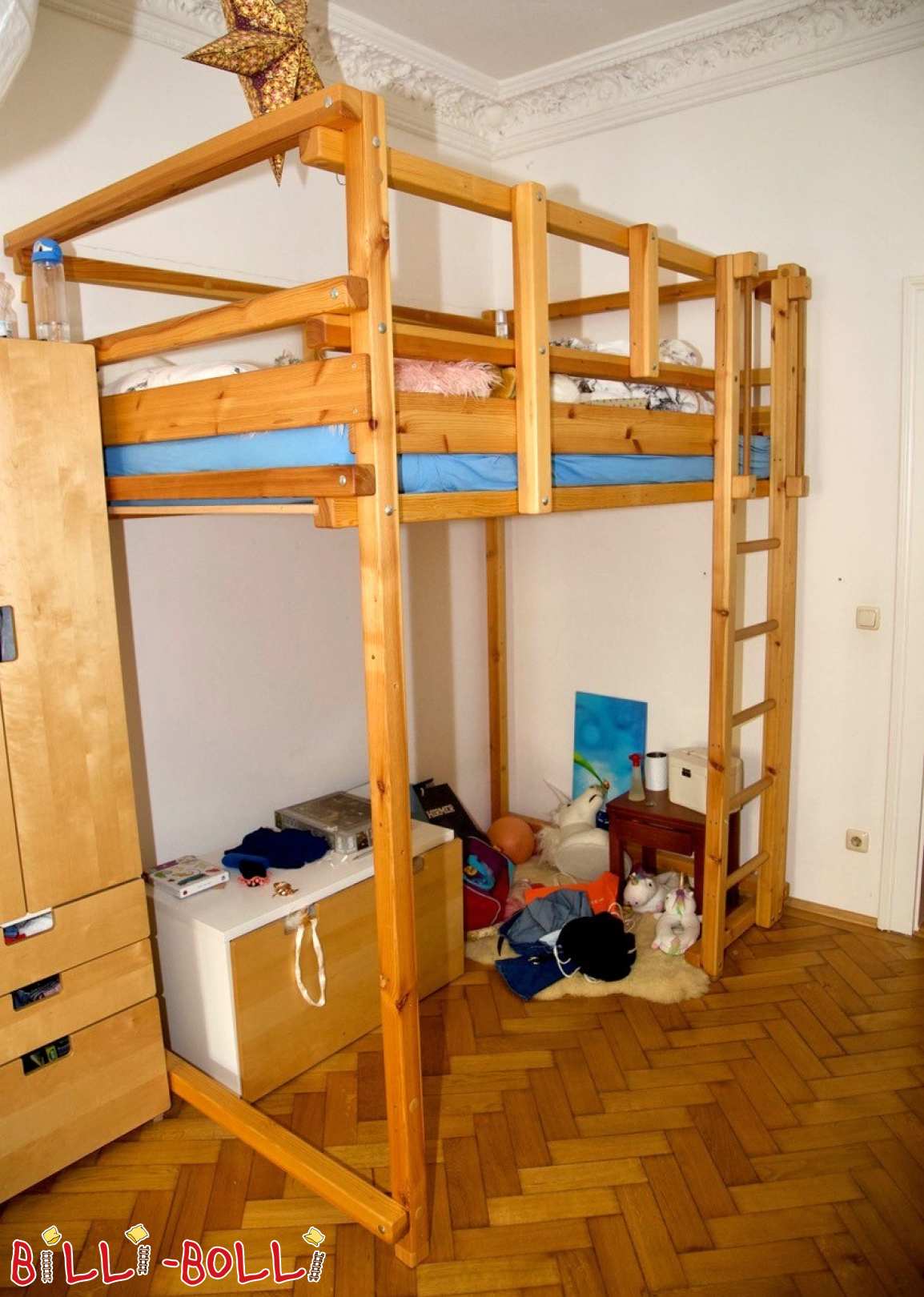 Loftseng 120 x 200 cm, oljet vokset furu med ekstra høye føtter (Kategori: Loftseng brukt)