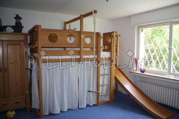 Podkrovní postel z buku se skluzavkou (Kategorie: Použitá podkrovní postel)