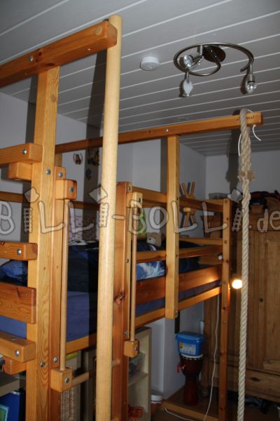 Letto a soppalco in pino (Categoria: letto a soppalco usato)