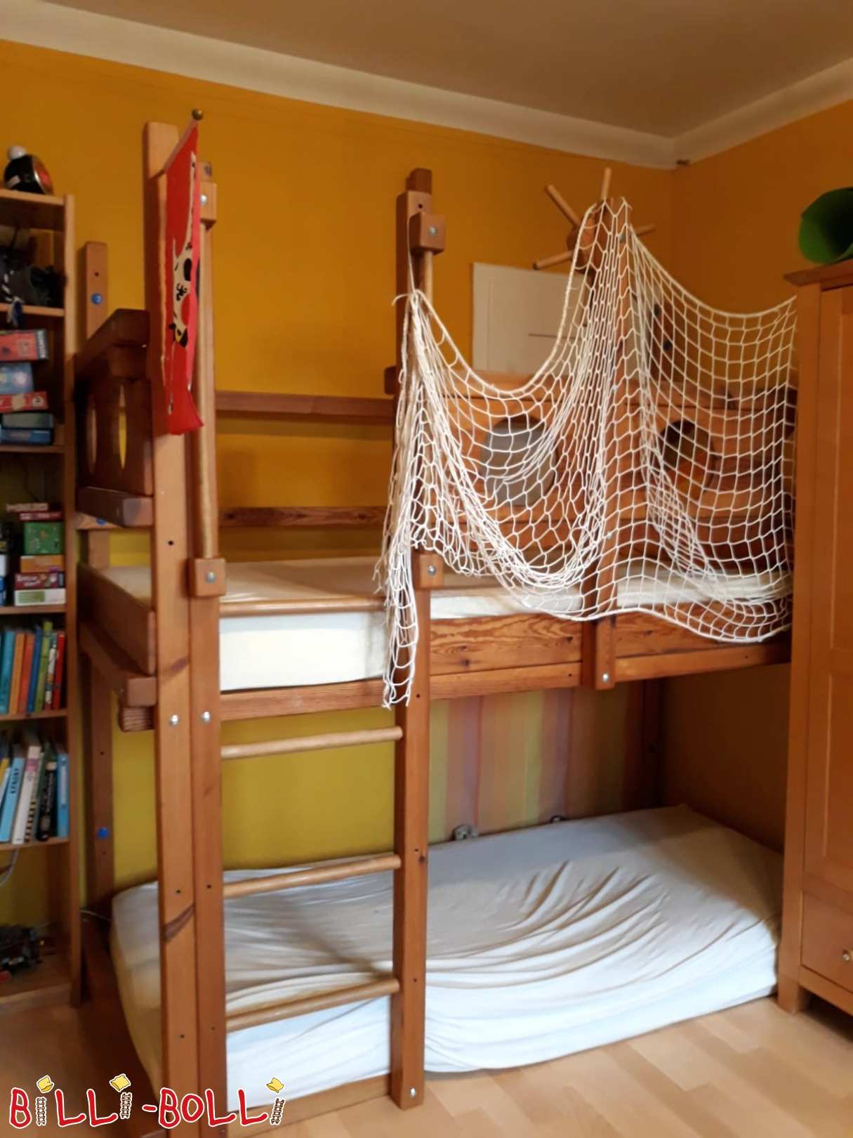 Podkrovní postel z borovice, olejovaná a voskovaná (Stuttgart) (Kategorie: Použitá podkrovní postel)