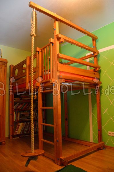 Loftová posteľ z borovice, medovej farby olejovaná (Kategória: Použitá vysoká posteľ)