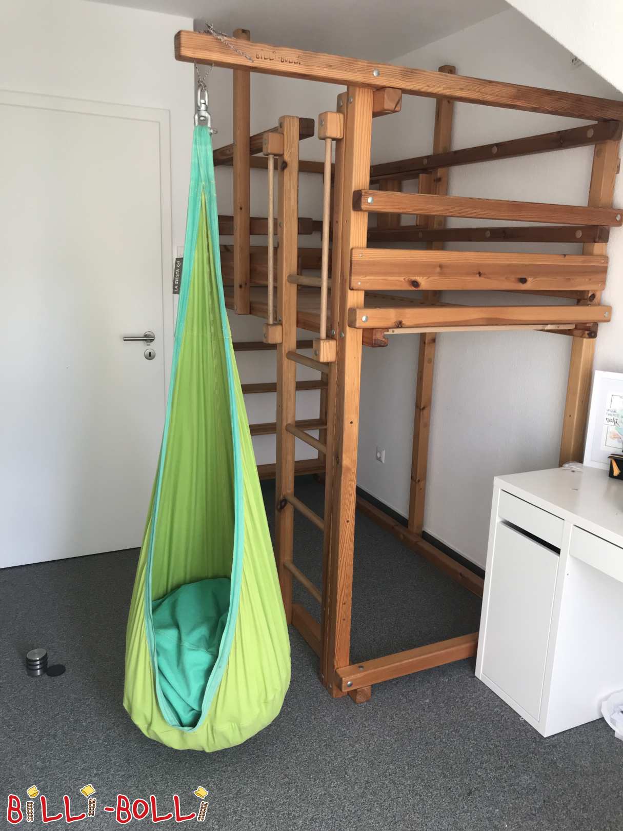 Loft bed com caverna suspensa em Dettenhausen (perto de Tübingen) (Categoria: Cama alta crescendo com a criança usada)