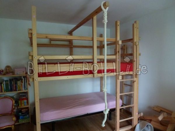 Loftová posteľ s vysokými vonkajšími nožičkami (Kategória: Použitá vysoká posteľ)