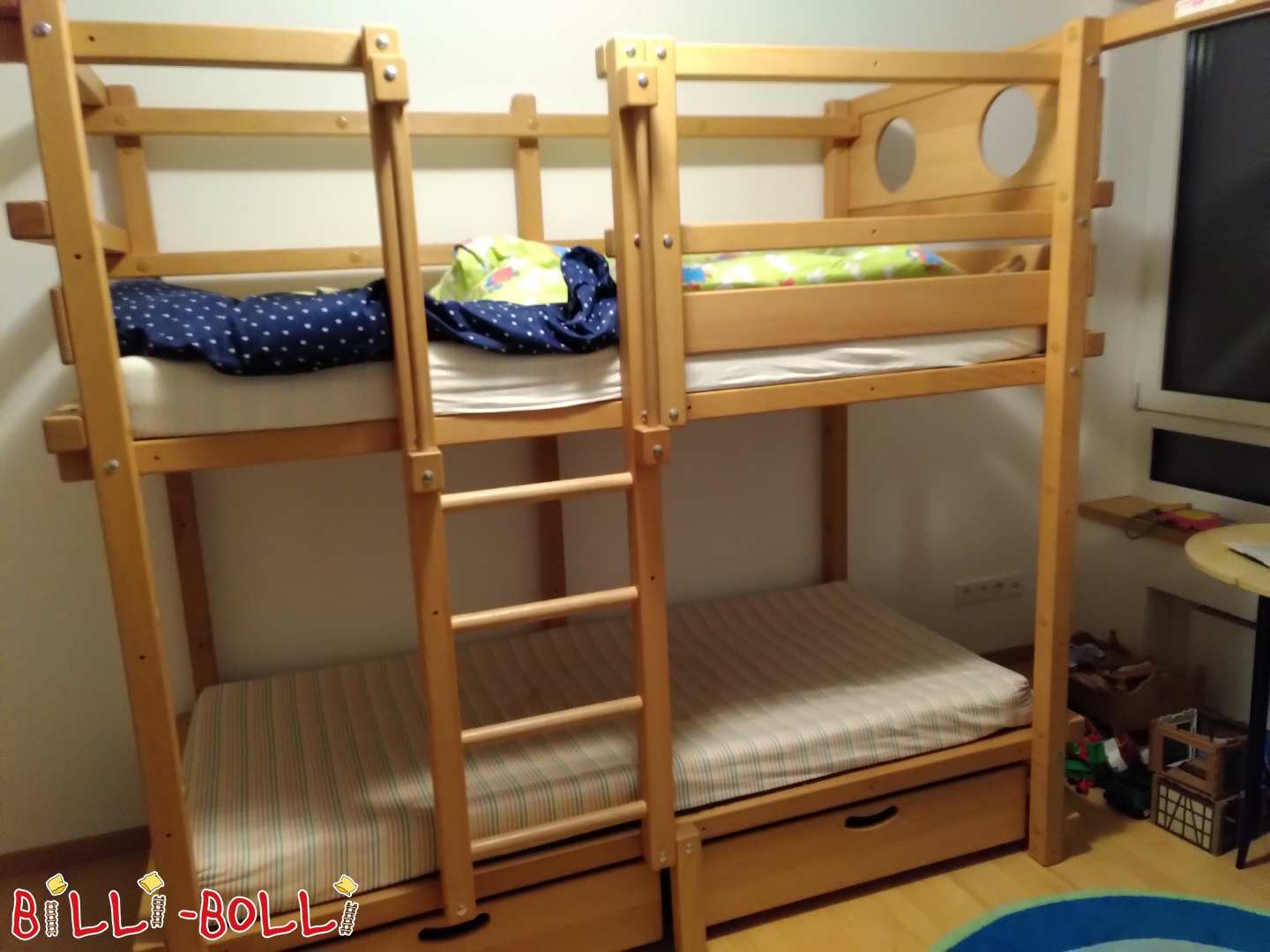 Vysoká podkrovná posteľ so šmýkačkou, zásuvkami na posteľ a (nízkym) otočným nosníkom (Kategória: Poschodová posteľ použitá)