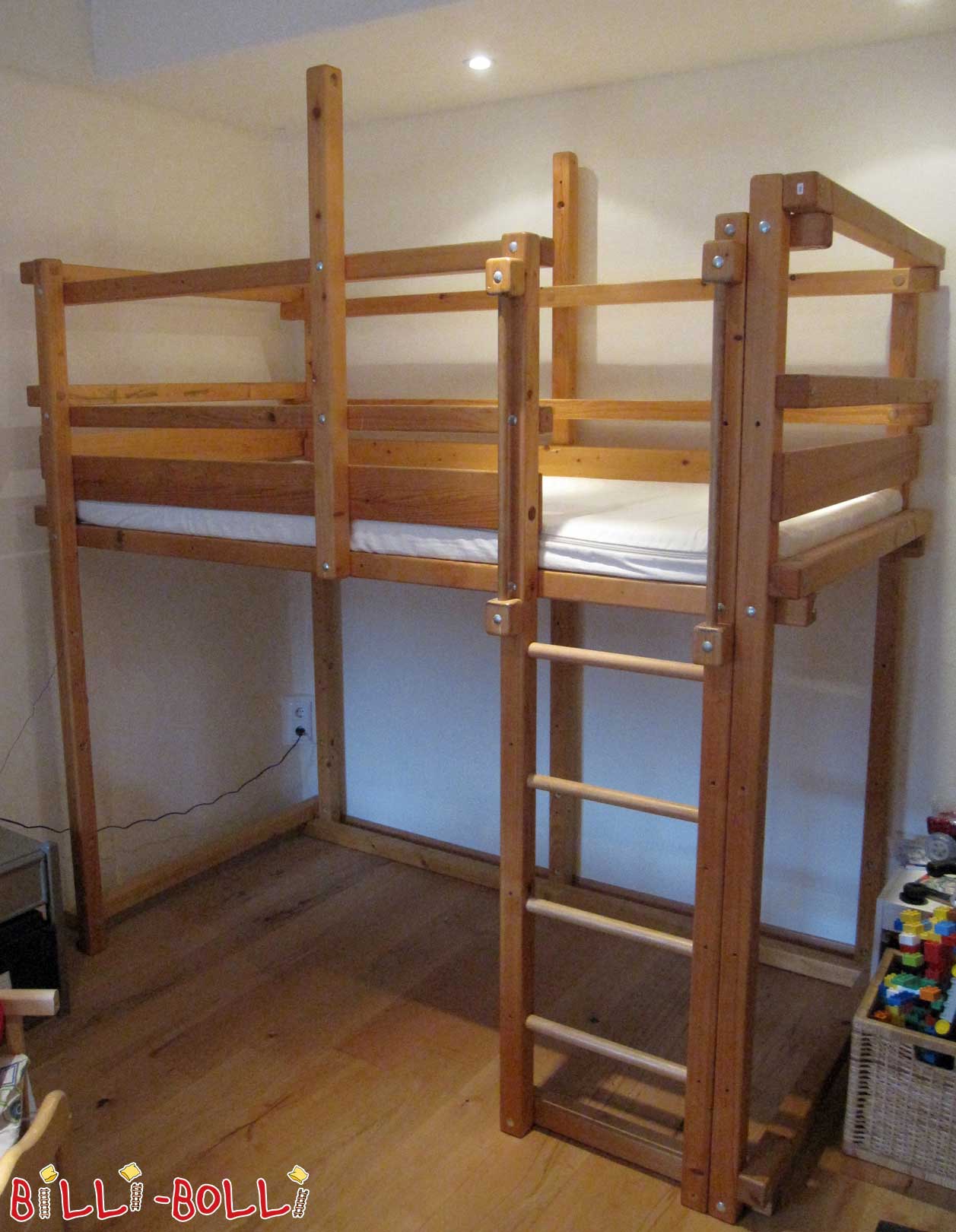 Podkrovní postel, rostoucí s dítětem, 100 x 200 cm, smrk z voskovaného olejového vosku (Kategorie: Použitá podkrovní postel)