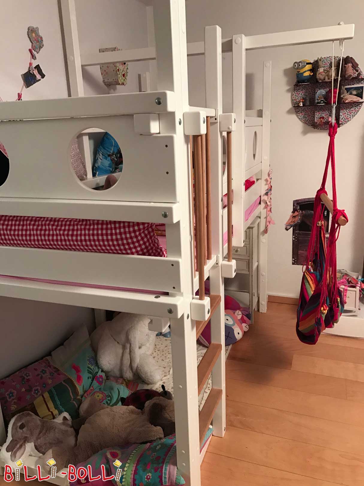 سرير علوي ينمو مع الطفل ، 90 × 200 سم ، زان مطلي باللون الأبيض (باب: سرير علوي مستعمل)