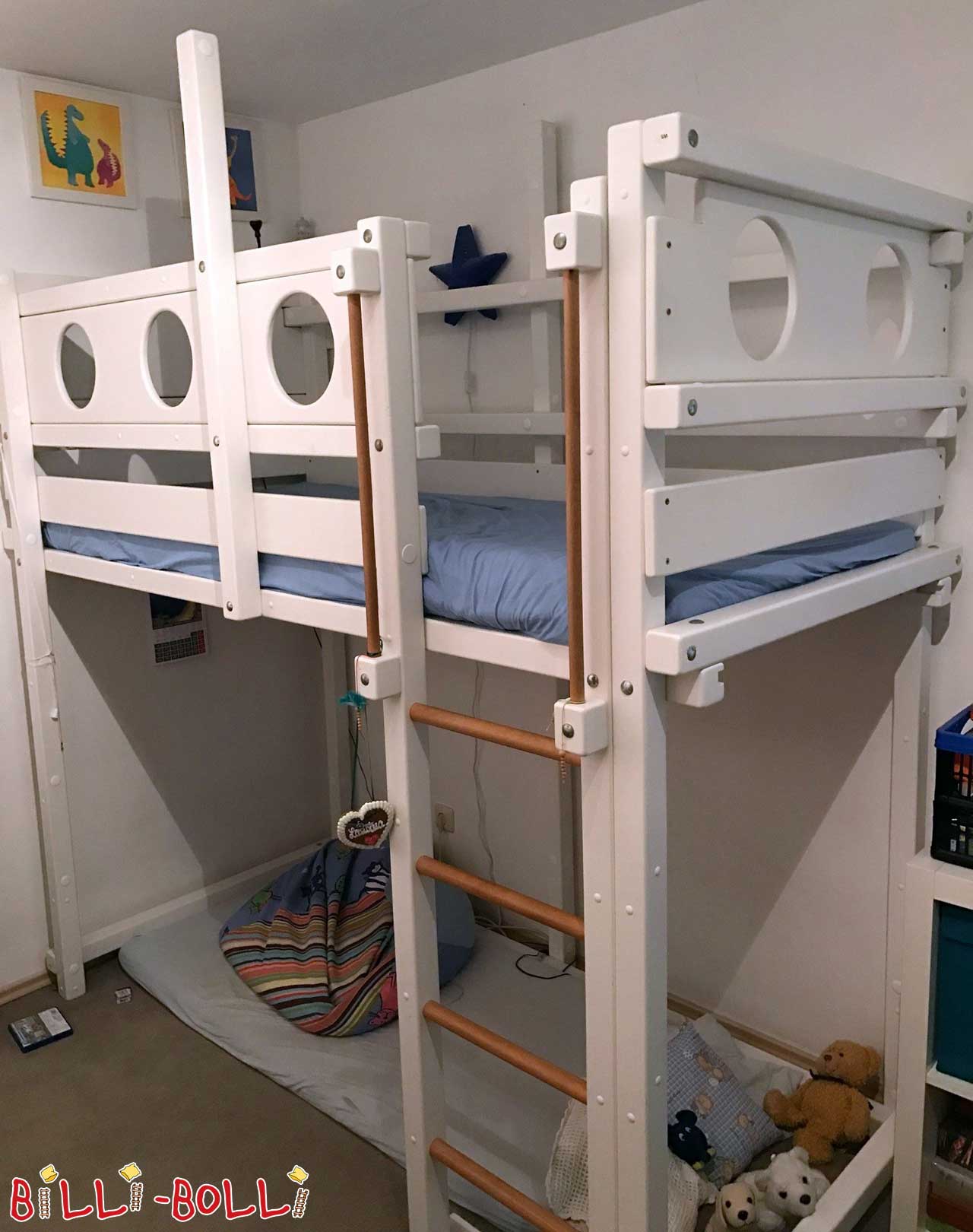 سرير علوي ينمو مع الطفل ، 90 × 200 سم ، شجرة التنوب المطلية باللون الأبيض (باب: سرير علوي مستعمل)