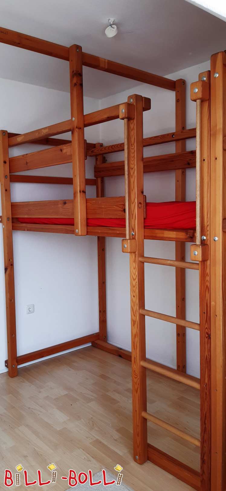 Łóżko na poddaszu rosnące wraz z dzieckiem, poddane obróbce olejowoskiem sosnowym, 90X200 cm (Kategoria: Używane łóżko na poddaszu)
