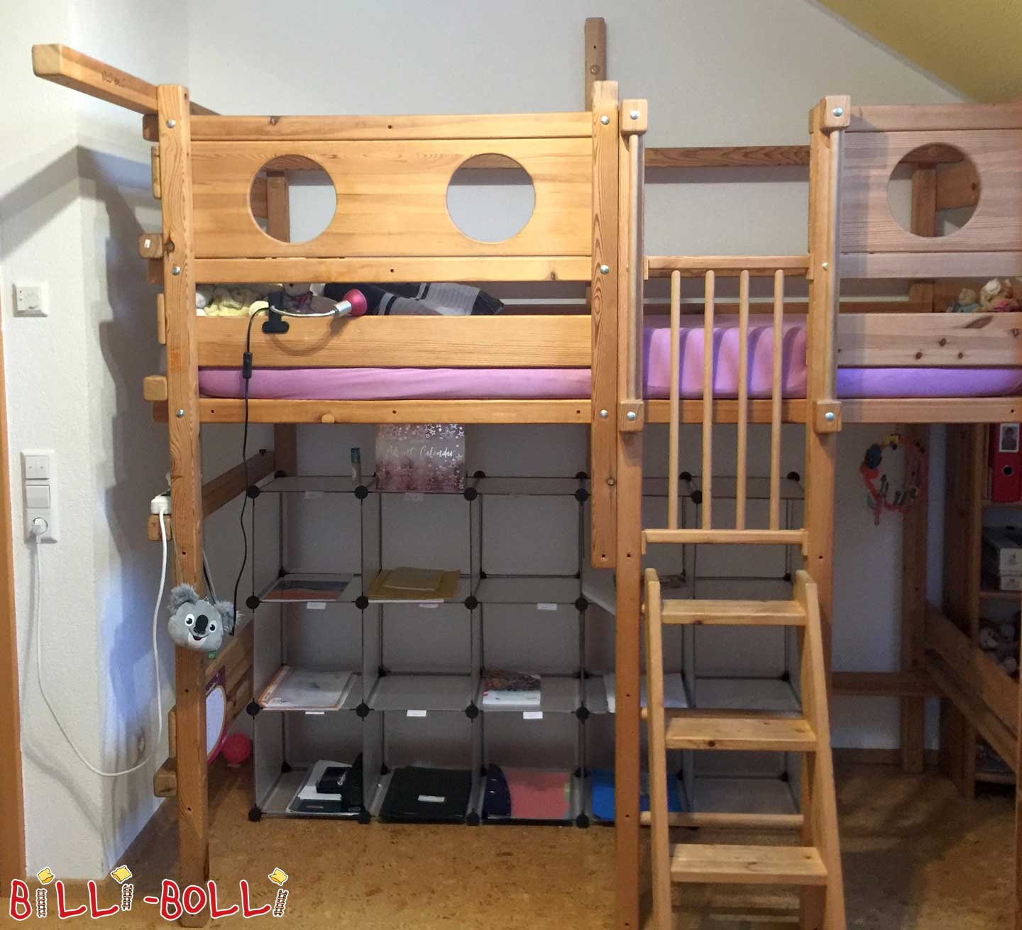 Bēniņu gulta, kas aug kopā ar bērnu, žoklis neapstrādāts, kāpņu pozīcija B (Kategorija: Izmantota bēniņu gulta)