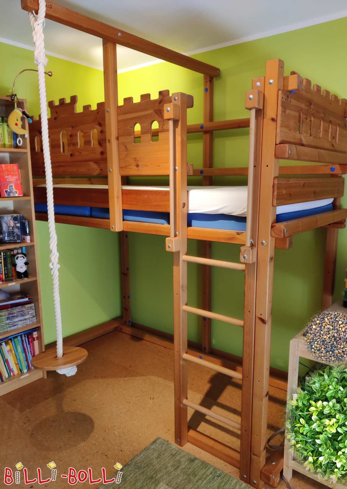 Podkrovná posteľ rastúca s tematickými doskami rytierskeho hradu (Kategória: Vysoká posteľ rastúca s dieťaťom used)