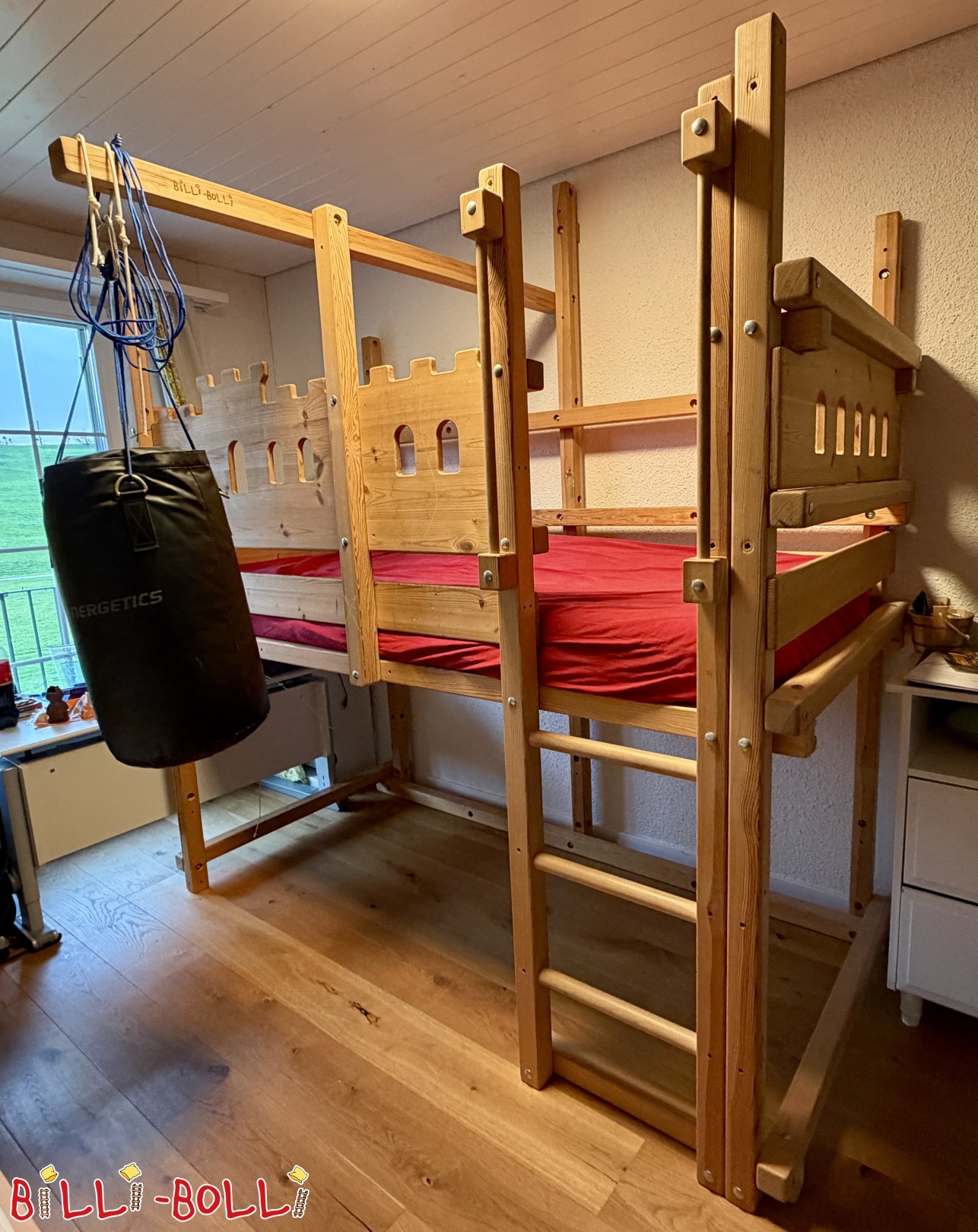 Visokokakovostna borova postelja viteški grad, vreča za udarce, naprava za pisanje s tablico (Kategorija: Uporabljeni dodatki/razširitveni deli)