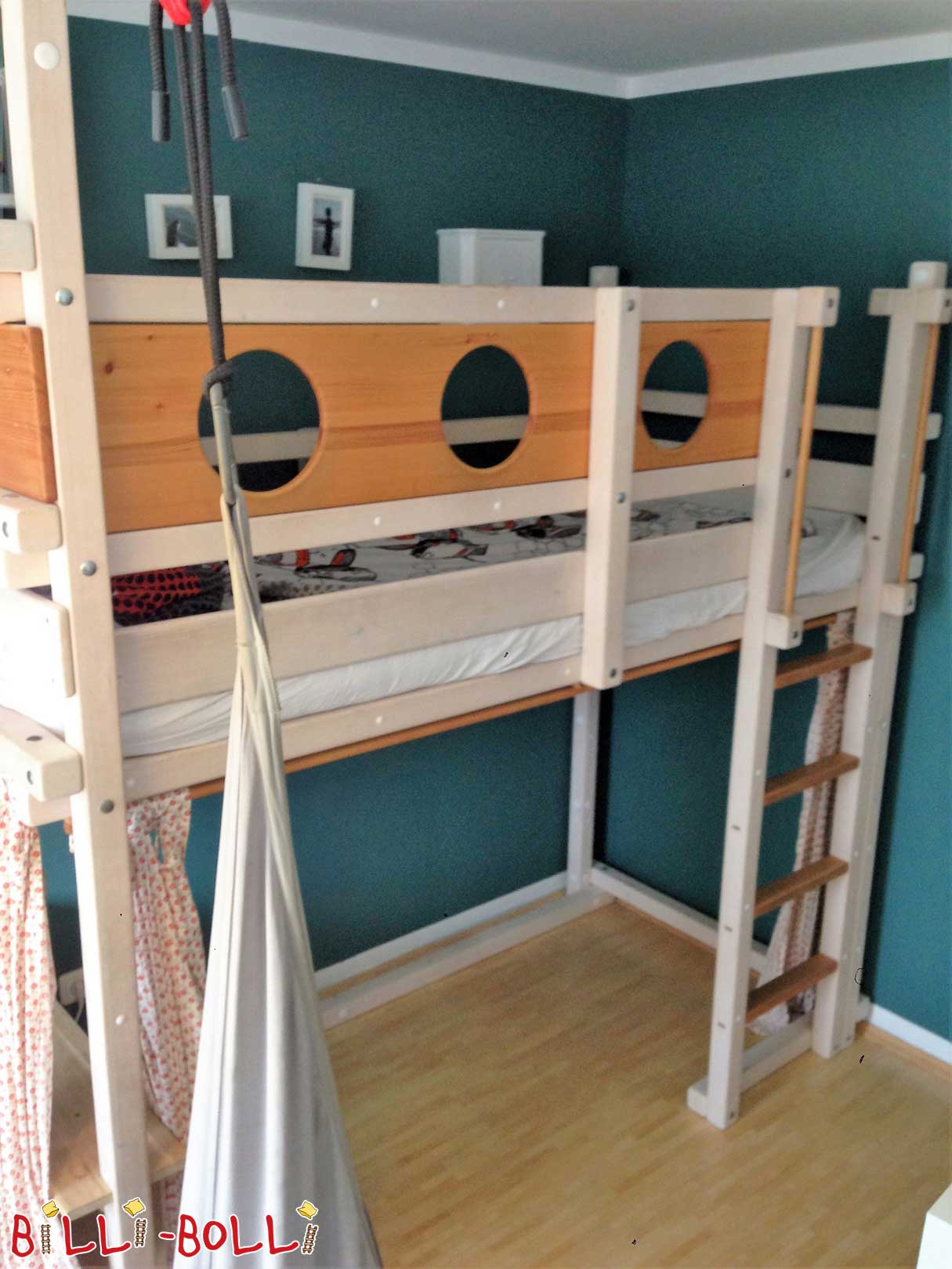 Ifjúsági ágy magas, 90 x 200 cm, lucfenyő fehér üvegezett (Kategória: Használt gyermekbútorok)