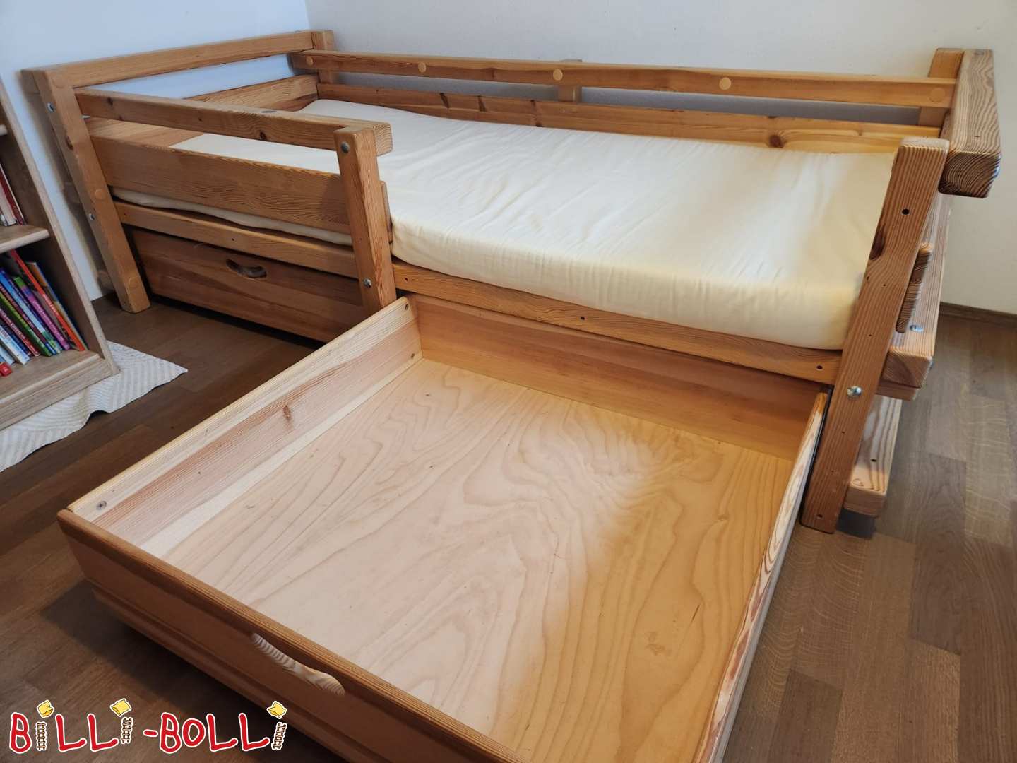 Cama baixa para jovens tipo D: com laterais altas e encosto em pinho (Categoria: Camas baixas para jovens usados)