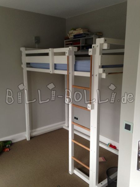 Loftová posteľ pre mládež v bielej farbe (Kategória: Použitá vysoká posteľ)