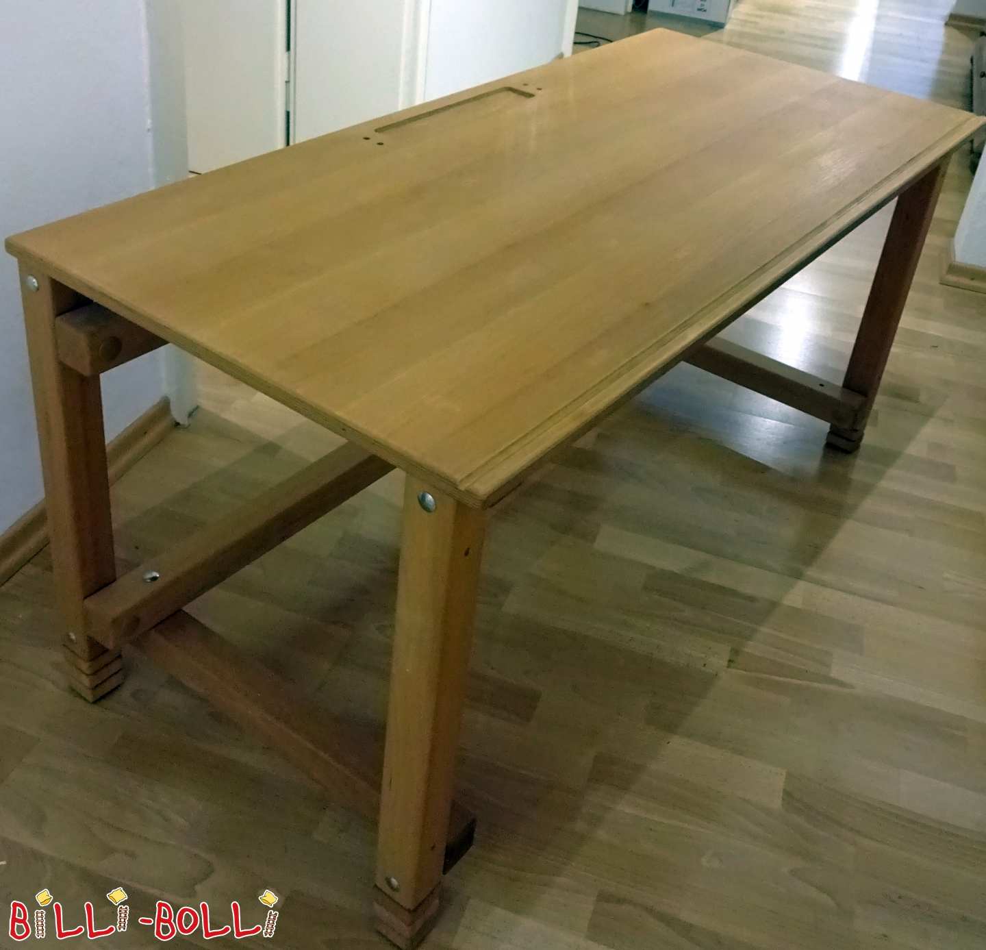 Children's desk made of beech in Munich (Category: second hand kids’ furniture)