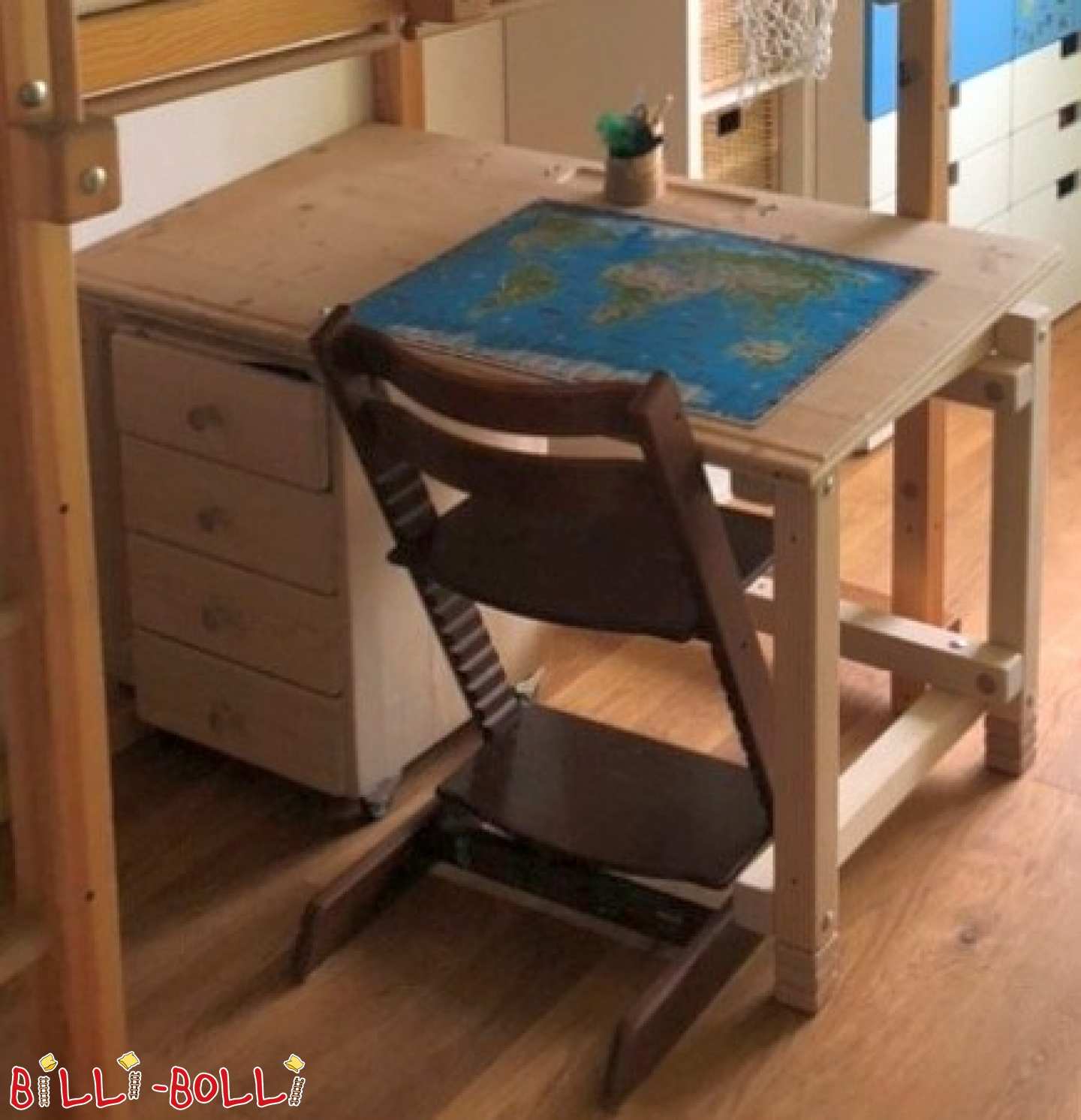 Bureau pour enfants et récipient à rouleaux en épicéa dans le Hall in Tirol (Catégorie : meuble enfants de seconde-main)