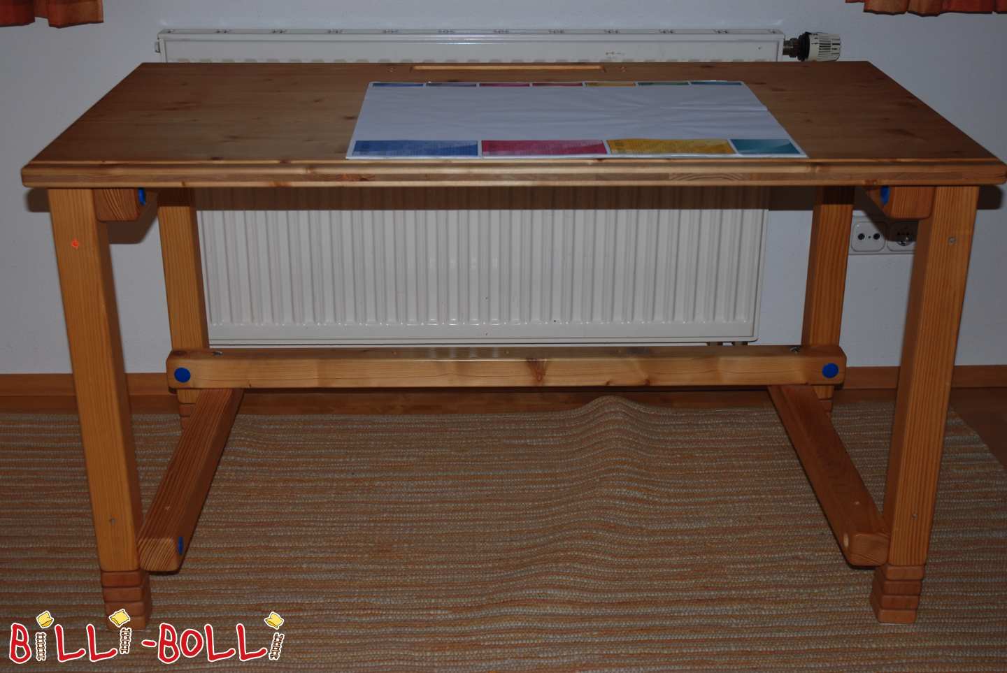 Vaikiškas rašomasis stalas 65x123 cm eglės alyvuotas-vaškuotas, reguliuojamo aukščio (Kategorija: Baldai naudoti)