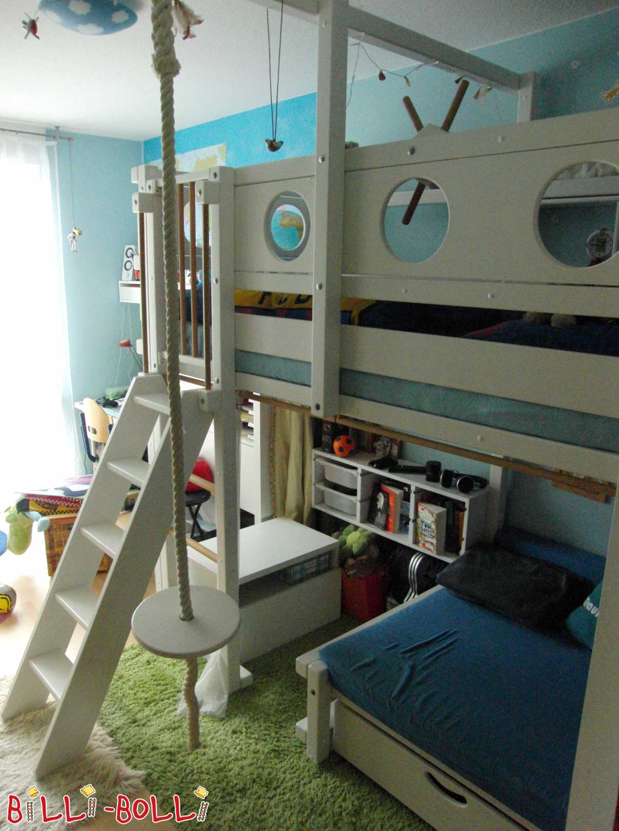 Útulná rohová posteľ, 90 x 200 cm, biely lakovaný smrek (Kategória: Použitý detský nábytok)