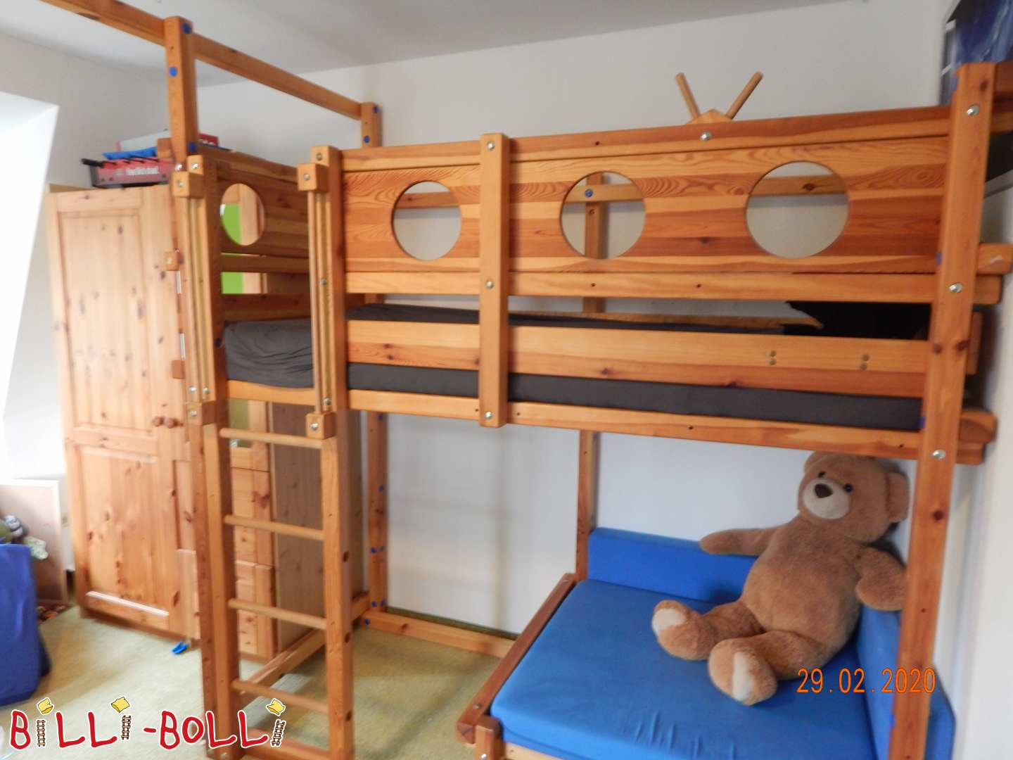 Tenero letto angolare in pino a Hainewalde (Categoria: letto a soppalco usato)