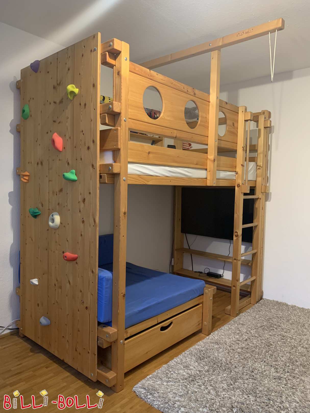 Pat de colț confortabil cu perete de cățărat 100 X 200 cm, stare bună (Categorie: Pat de colț confortabil utilizat)