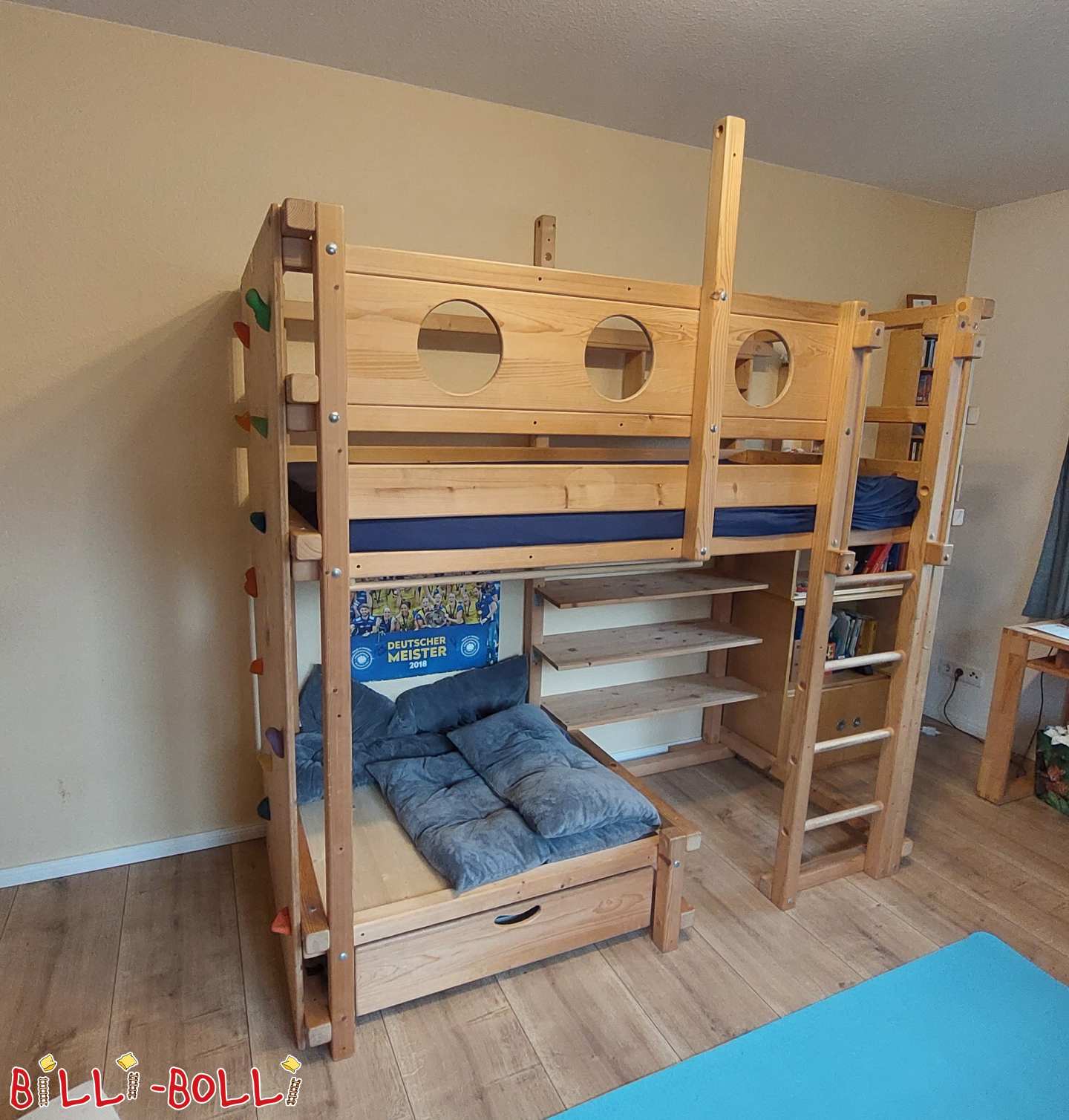 Mājīga stūra gulta ar kāpšanas sienu, divstāvu dēlis, plaukts un gultas kaste (Kategorija: Izmantota Stūra gulta)