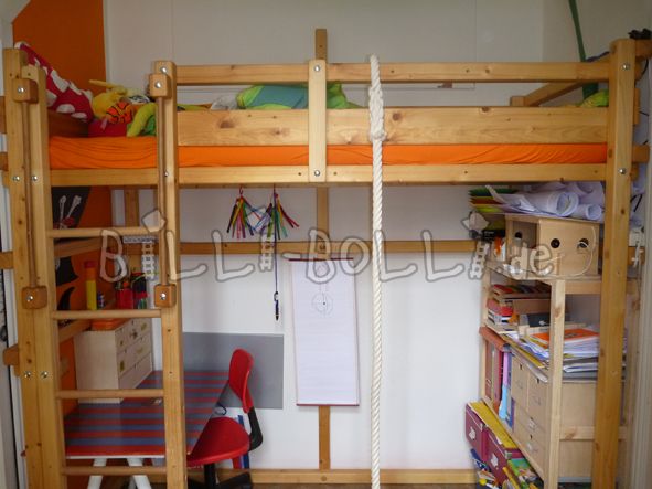 Podkrovní postel BILLI-BOLLI, která roste s dítětem (Kategorie: Použitá podkrovní postel)