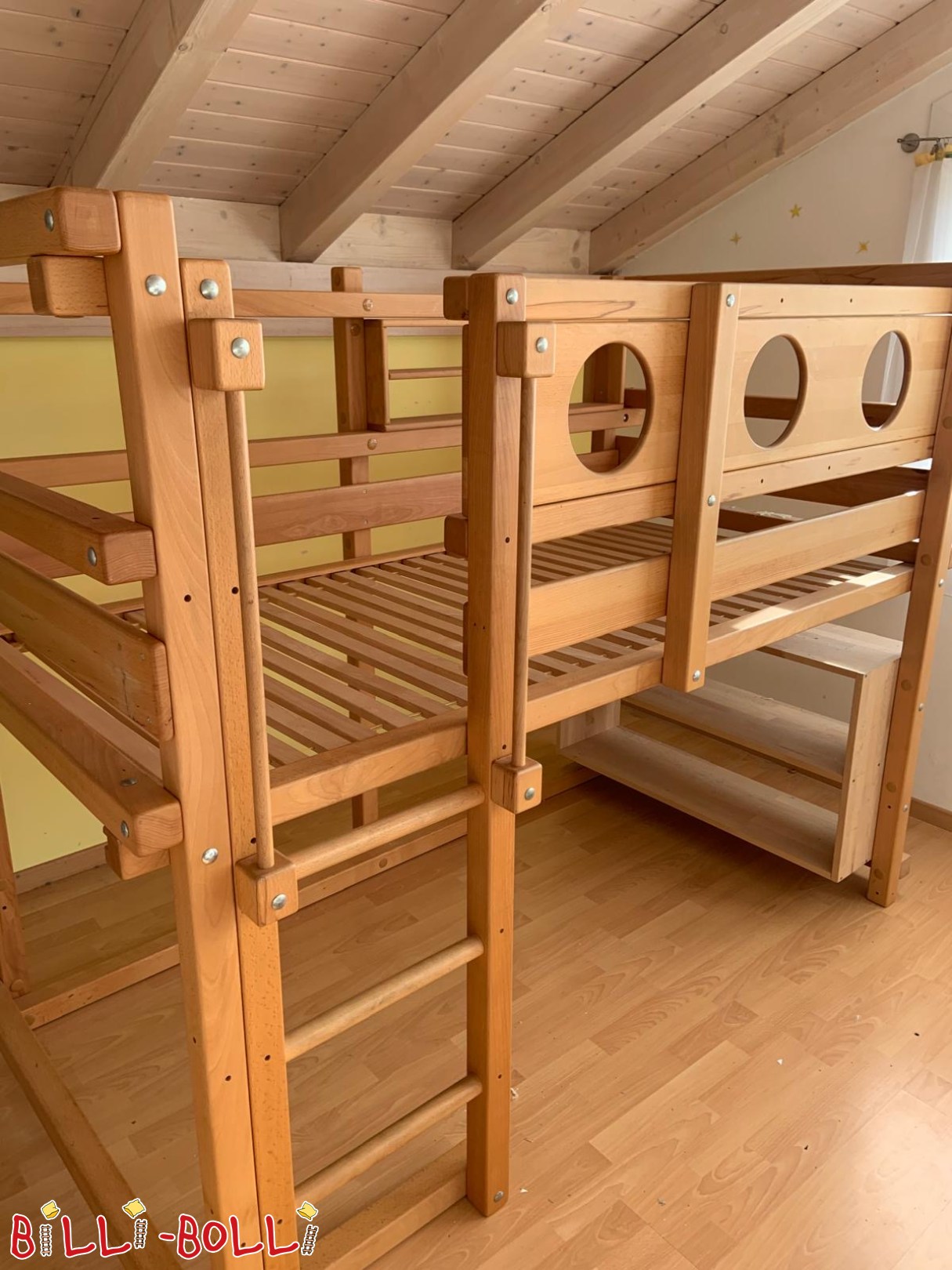 Reklāma 7111: Pusaugstuma gulta, kas aug kopā ar bērnu Šveicē vai Vircburgas apgabalā Pusaugstuma gulta, kas aug kopā ar bērnu Šveicē vai Vircburgas apgabalā (Kategorija: Pusaugsta bēniņu gulta used)