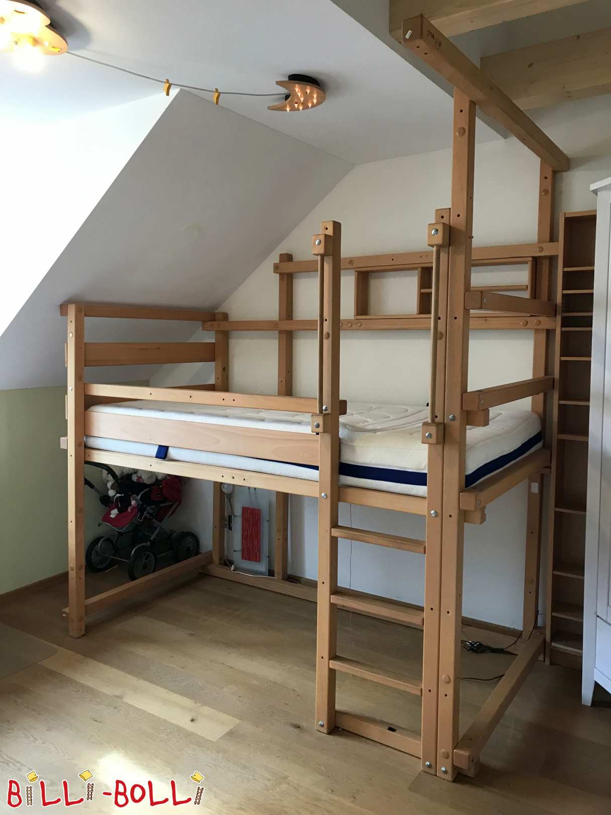 Loft 100x200 ohea, umearekin batera hazten dena, teilatu maldadun eskailera eta txirrista batekin (Kategoria: Loft ohea behar da)