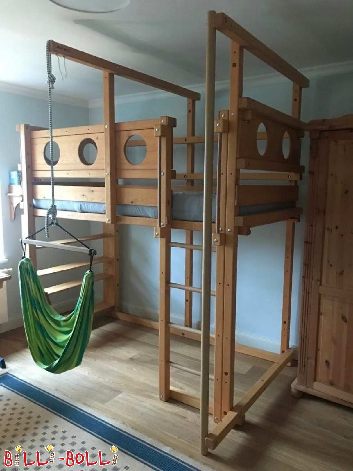Rastúca podkrovná posteľ 200 x 100 cm s rozsiahlym príslušenstvom (Kategória: Použitá vysoká posteľ)