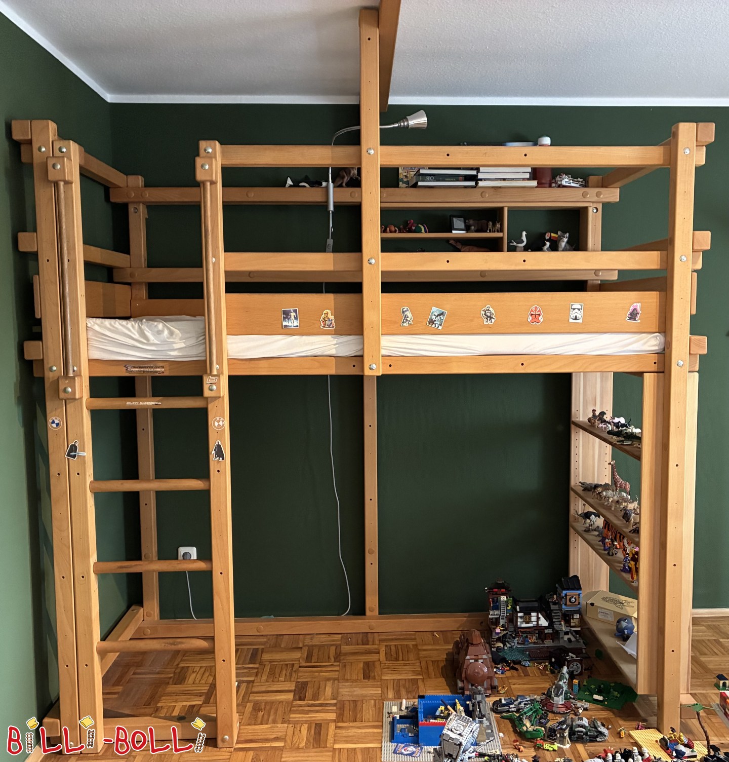 Reklamm 5759: Justéierbar Loftbett, 90 x 200 cm, aus geöltem Bucheholz mat Regaler Justéierbar Loftbett, 90 x 200 cm, aus geöltem Bucheholz mat Regaler (Kategorie: Loftbett mat Armaufleeën a Leeder, gebraucht)