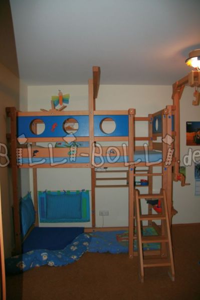 Podkrovní postel z buku, která roste s dítětem (Kategorie: Použitá podkrovní postel)
