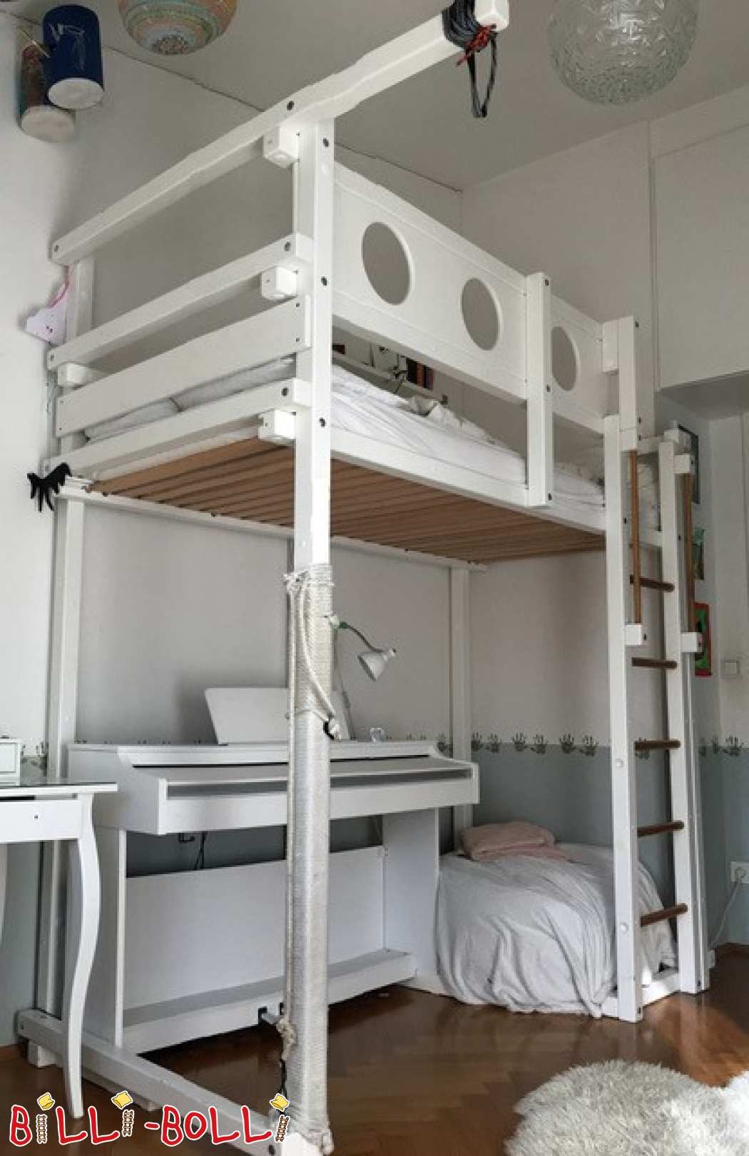 Growing loft bed, beech, 90 x 200 cm, white lacquered in Munich (Category: second hand loft bed)